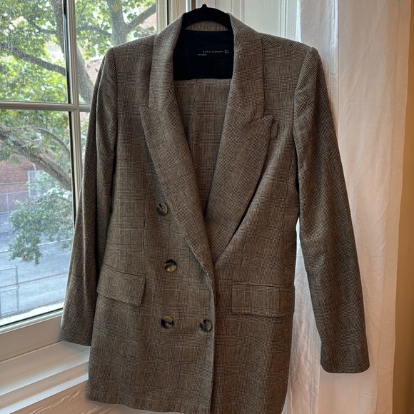 Zara Suit - Picture 1 of 7